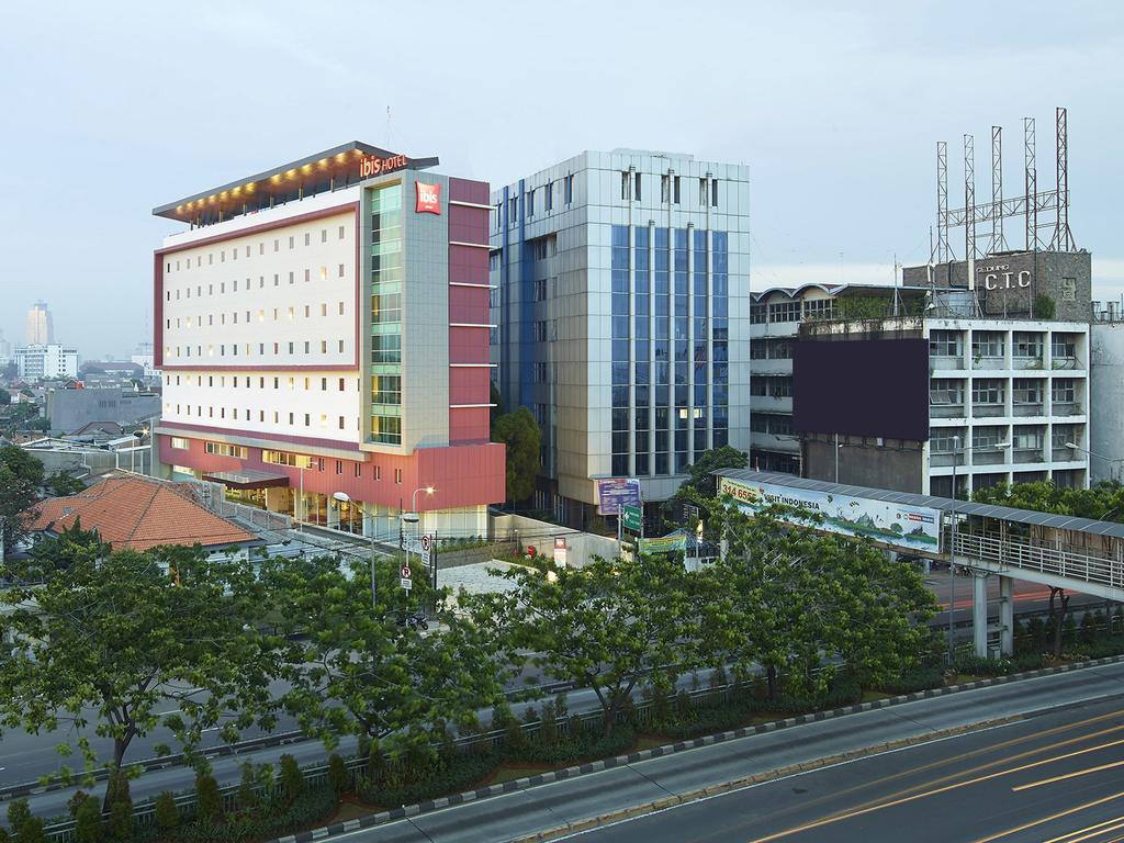 Ibis Jakarta Senen Exterior foto