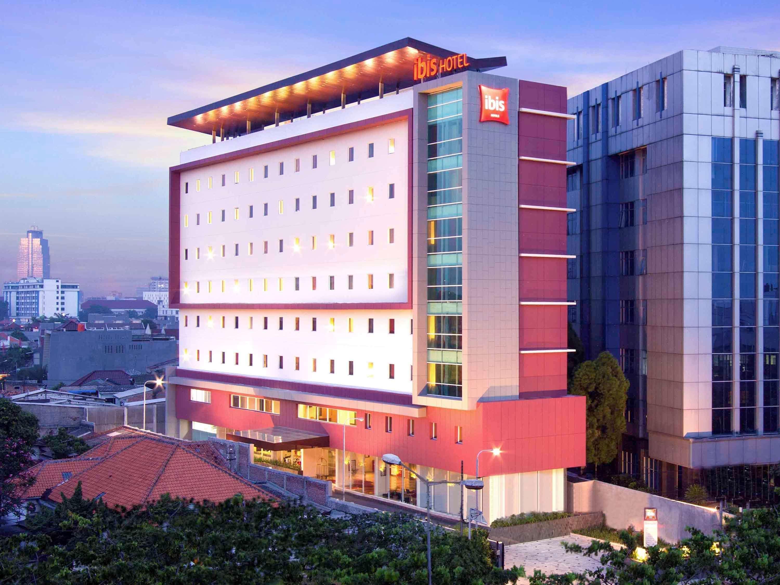 Ibis Jakarta Senen Exterior foto