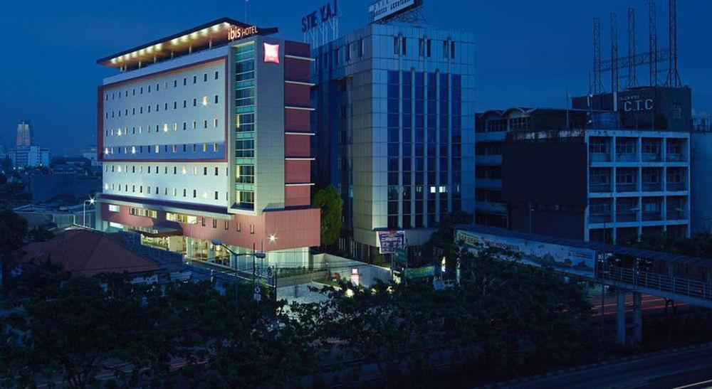 Ibis Jakarta Senen Exterior foto